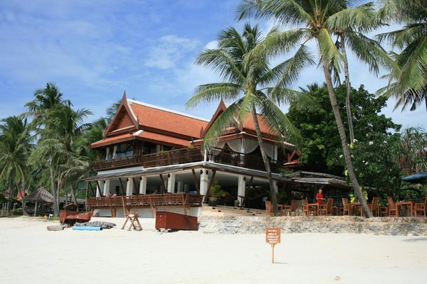 Où peut-on trouver une maison de vacances en Bretagne avec des ateliers de peinture et des excursions en mer?
